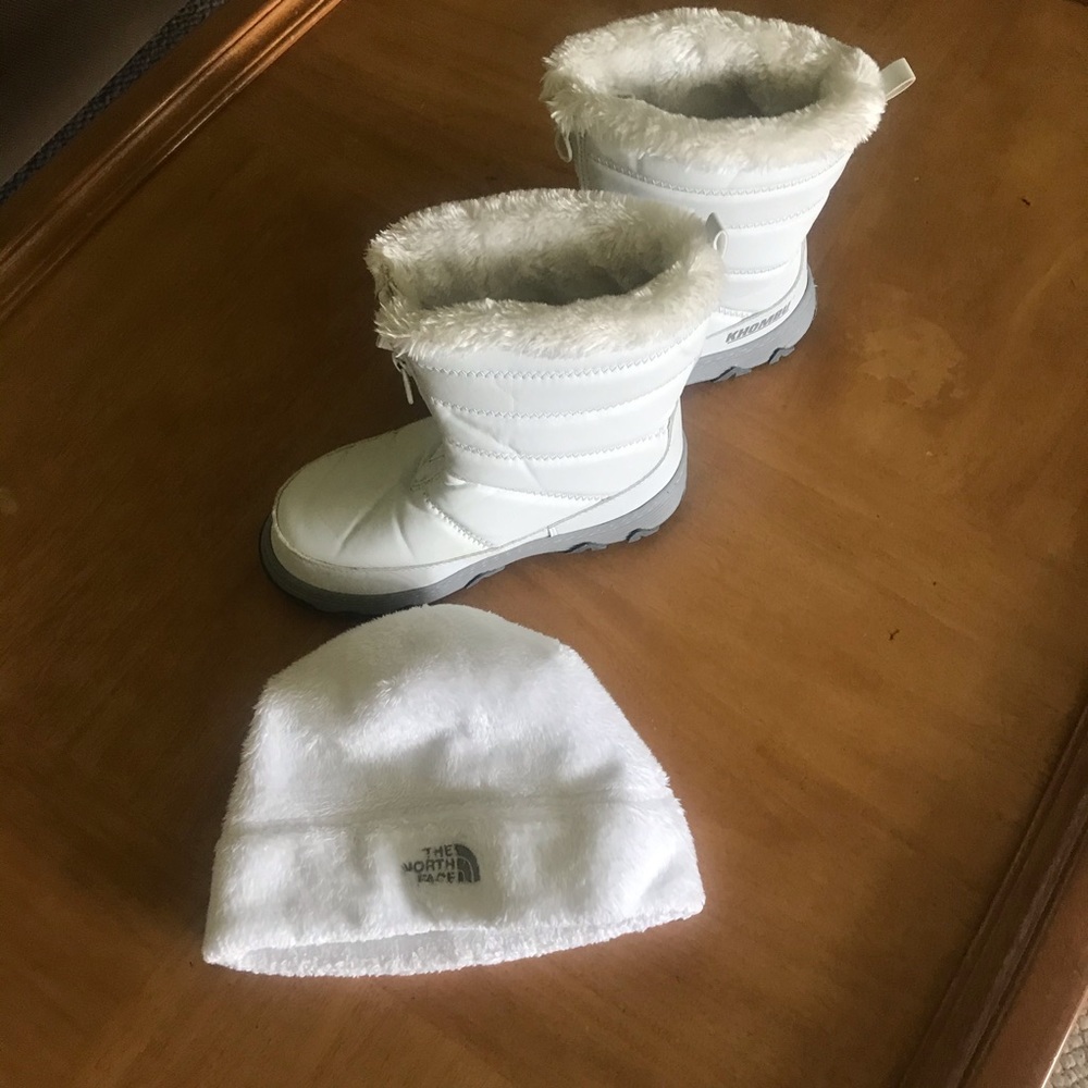 Khombu Girls Sze 2 White Snow Boot &North Face Hat - Picture 2 of 16